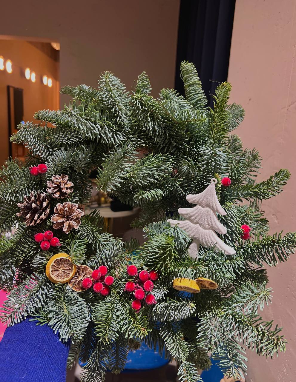 Создание рожденственского венка в Студии Друзья Мытищи